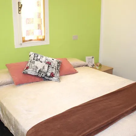 阿奎莱亚露营酒店 *