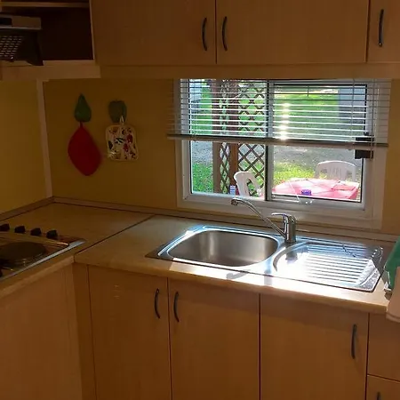 阿奎莱亚露营酒店 营地 *