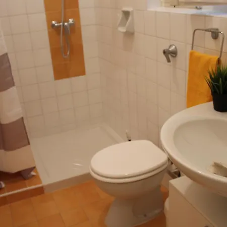 阿奎莱亚露营酒店 *